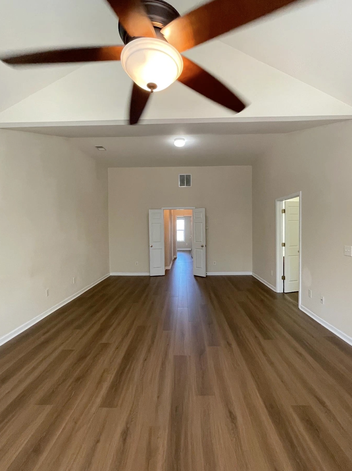 985 sq ft water-resistant AC4 laminate installed in Alpharetta, GA home by Concept Flooring