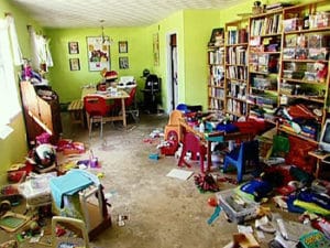 clutter in home causes mold growth
